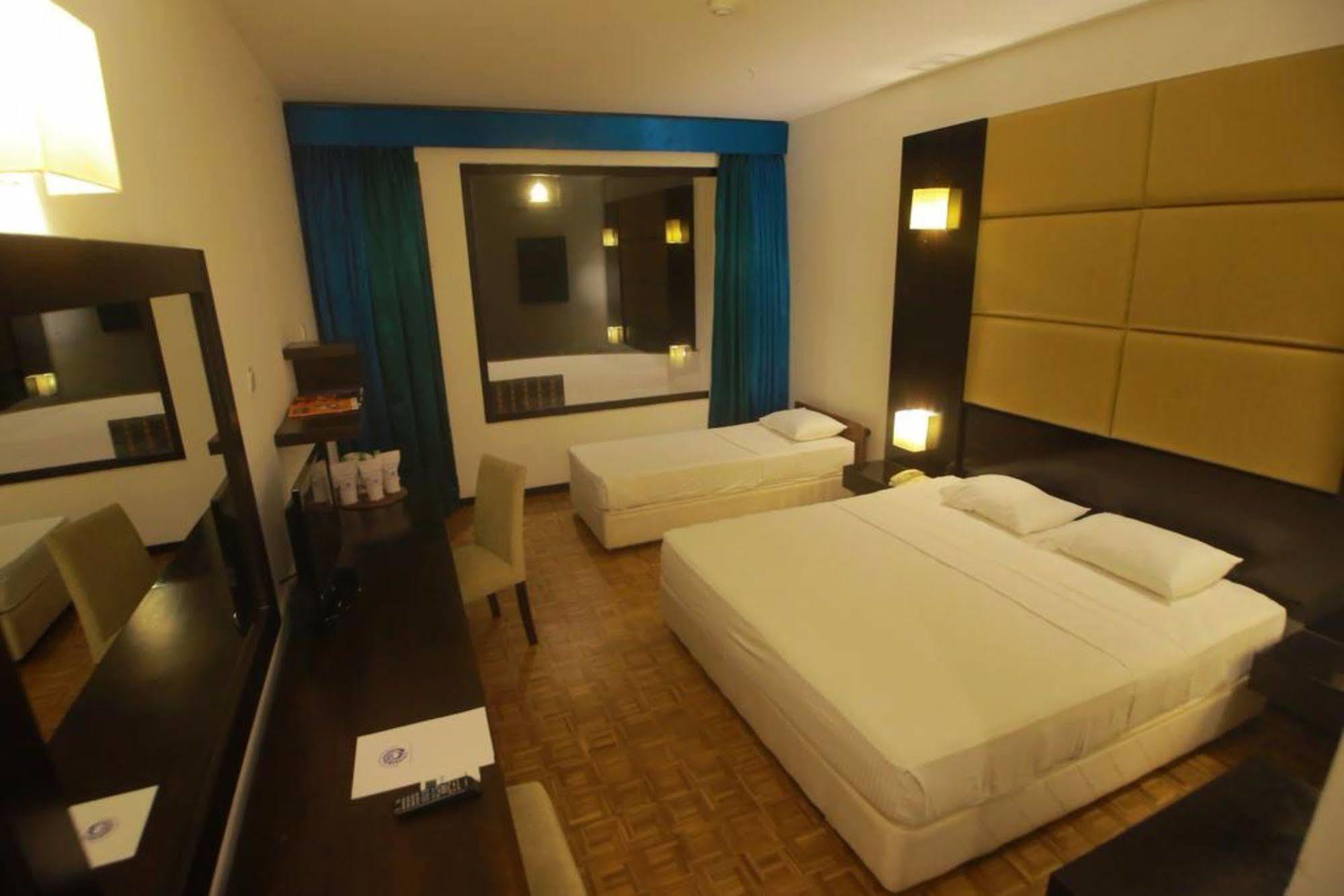 Peacock Beach Hotel Hambantota Luaran gambar